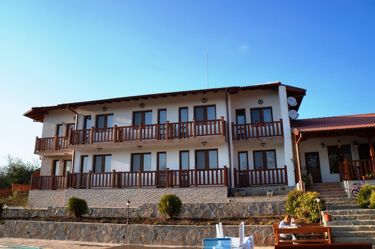 Отель Family Complex Krisbo Donkovtsi Экстерьер фото