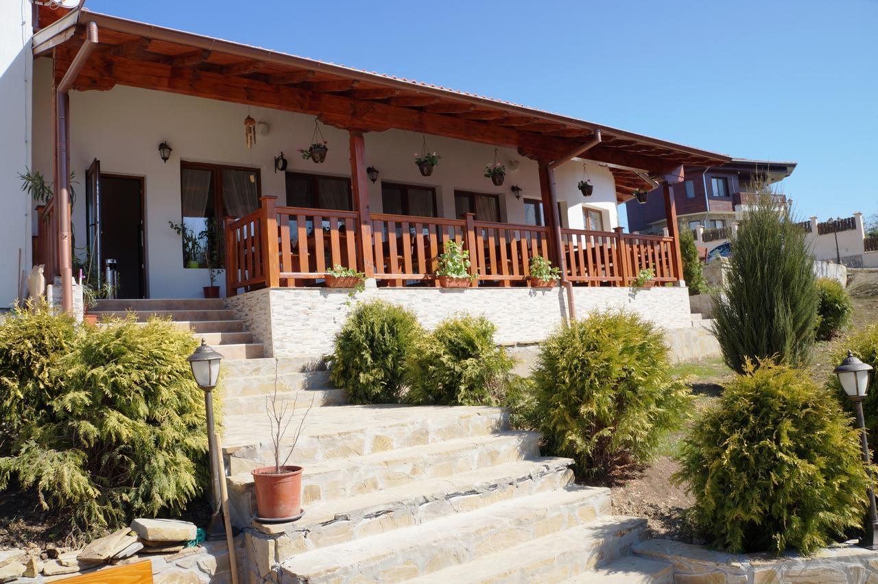 Отель Family Complex Krisbo Donkovtsi Экстерьер фото