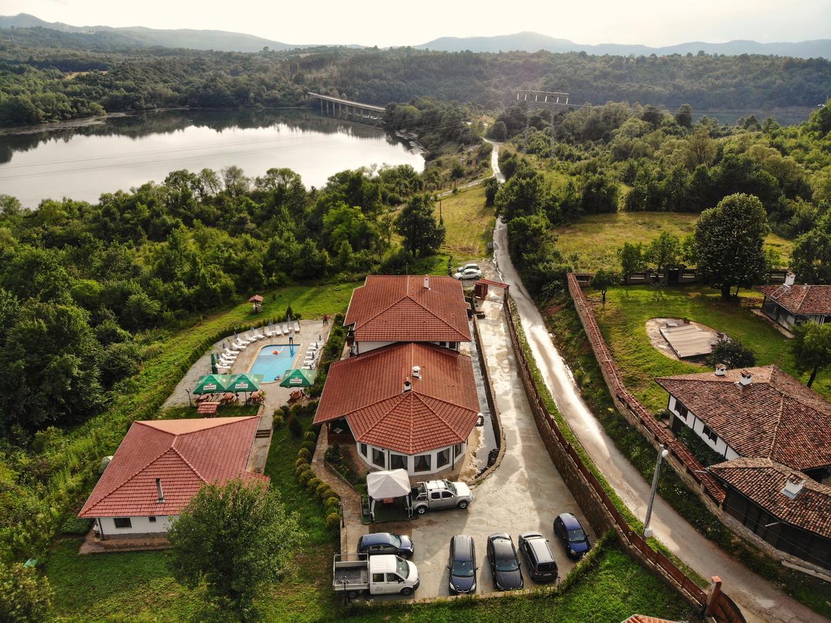 Отель Family Complex Krisbo Donkovtsi Экстерьер фото