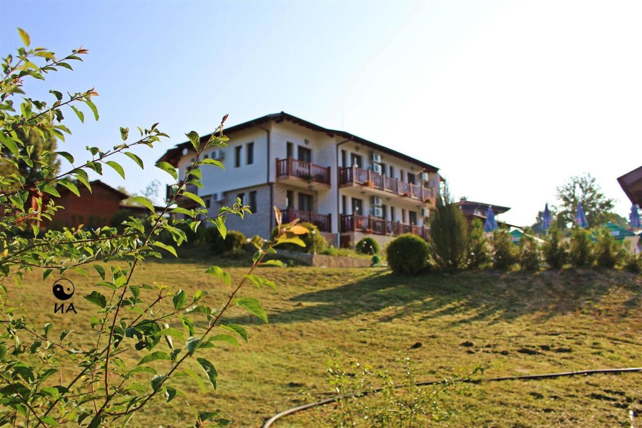 Отель Family Complex Krisbo Donkovtsi Экстерьер фото