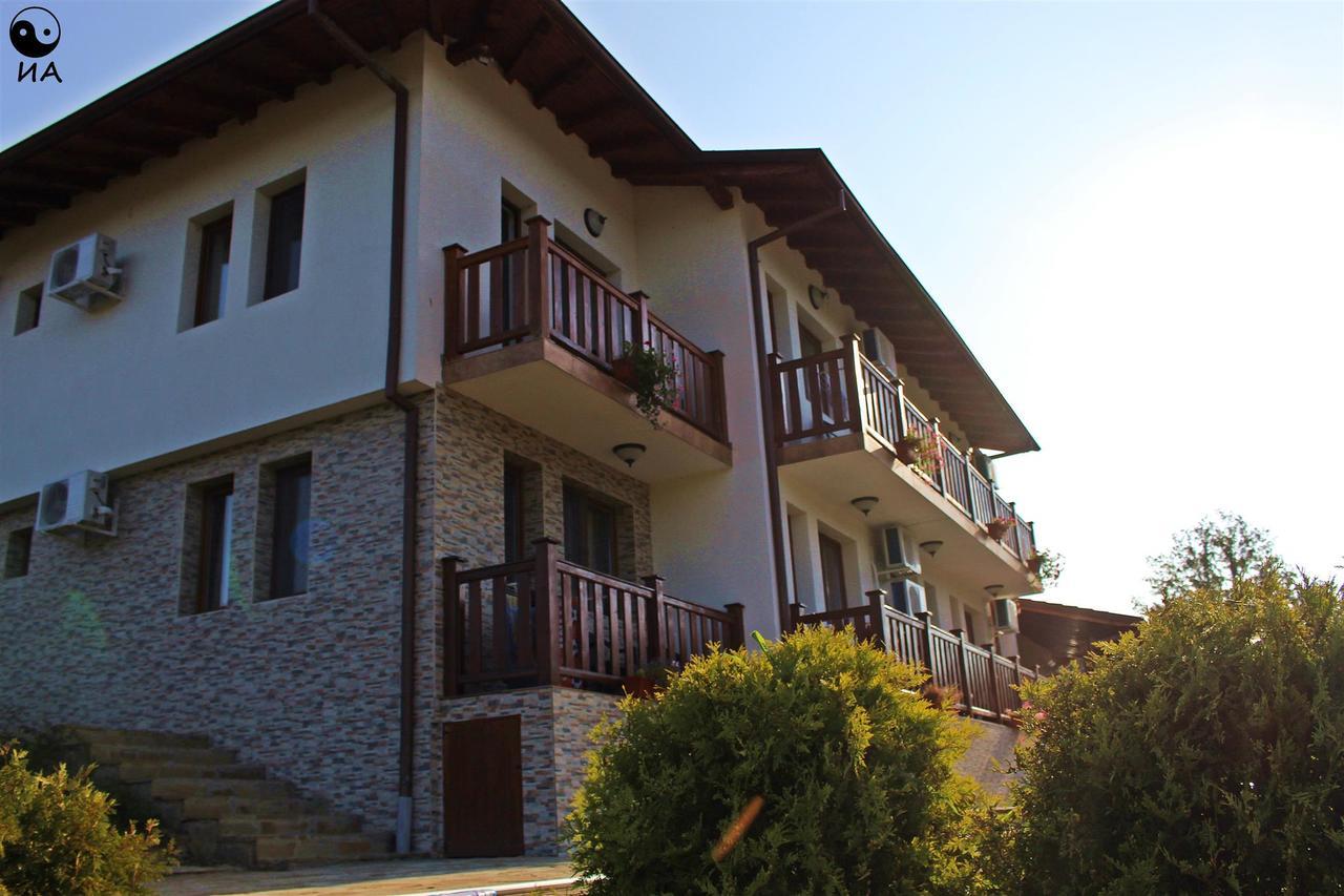 Отель Family Complex Krisbo Donkovtsi Экстерьер фото