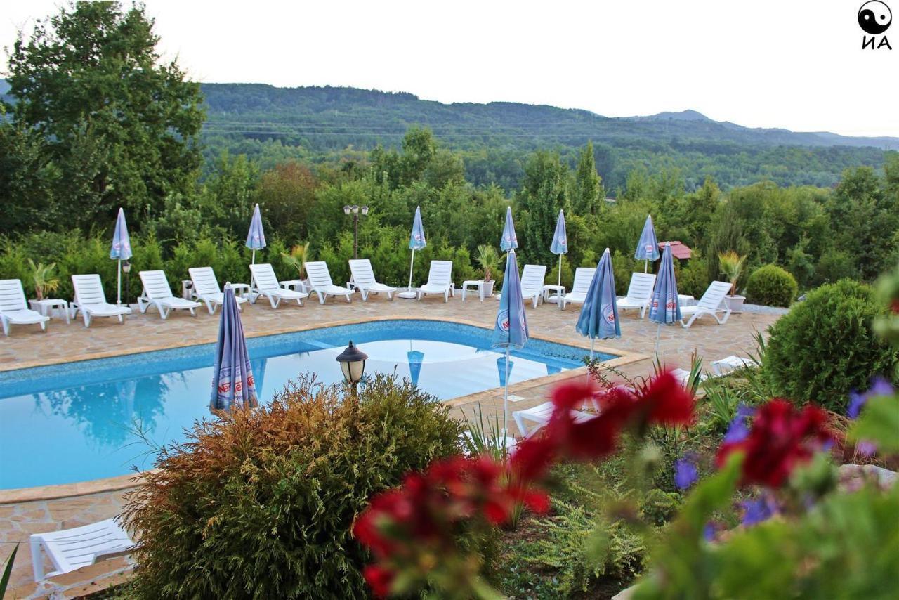 Отель Family Complex Krisbo Donkovtsi Экстерьер фото